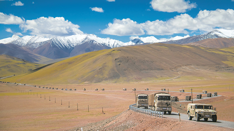 新春走軍營丨風雪“天路”，鐵騎馳騁