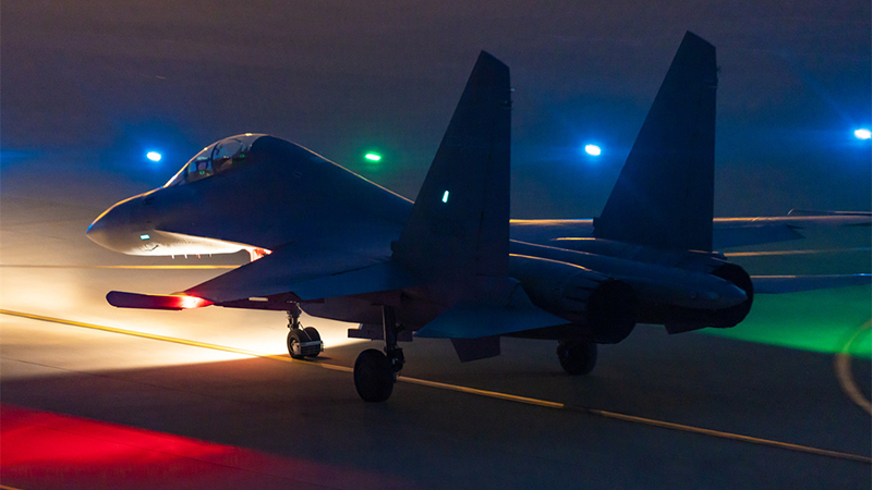 新春走軍營丨利刃出擊 北部戰(zhàn)區(qū)空軍航空兵某旅實戰(zhàn)化訓練