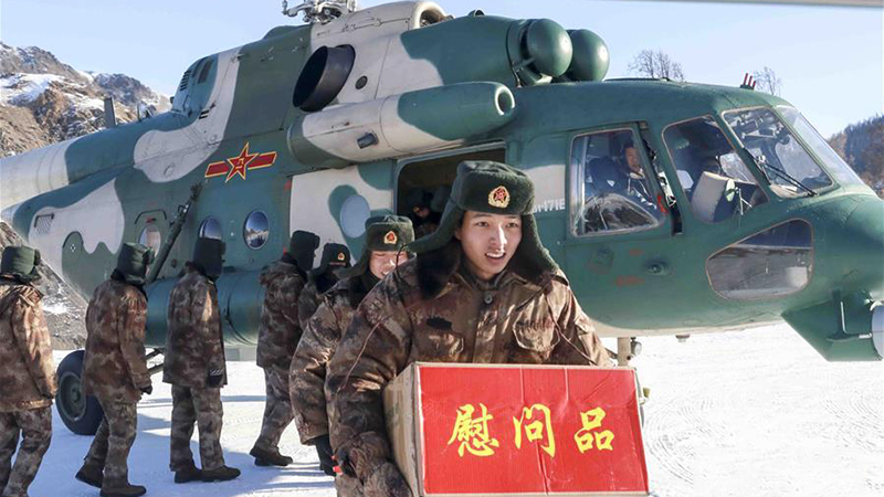 暖心！直升機上島送年貨