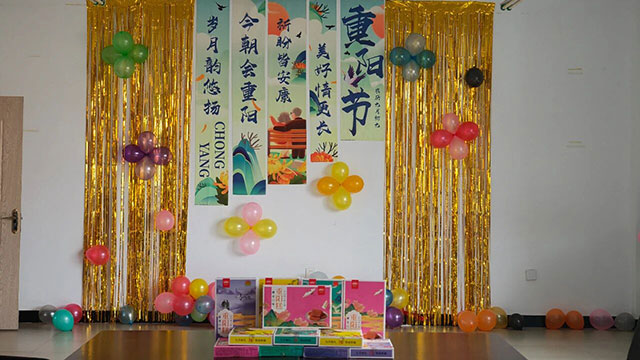 河?xùn)|辦興盛社區(qū)新時(shí)代文明實(shí)踐站開(kāi)展“菊香糕暖話重陽(yáng) 相聚歡歌樂(lè)滿堂”重陽(yáng)節(jié)活動(dòng)